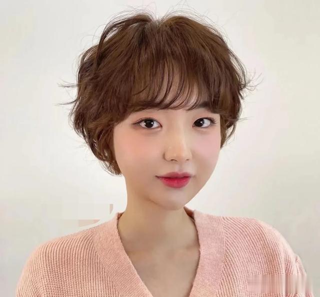 女子酷感超短发