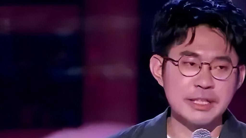 李诞|脱口秀事件再升级，李诞家曾挂牌匾“东亚病夫”，爆料再次引质疑！