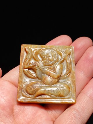 和田玉籽料|唐 和田玉籽料沁色 胡人伎乐纹 带板 带饰