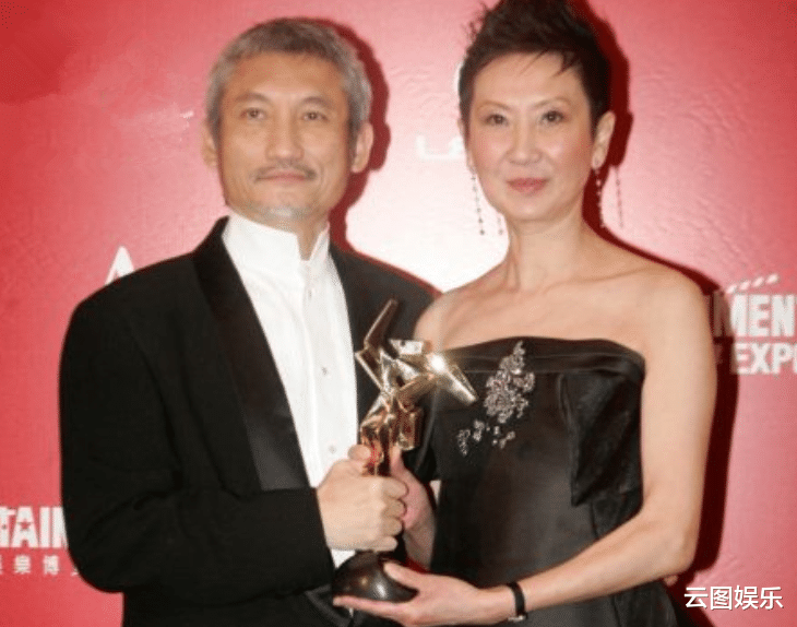 徐克|73岁徐克现身医院引担忧！输液后一脸憔悴，上月被曝将荣升爸爸