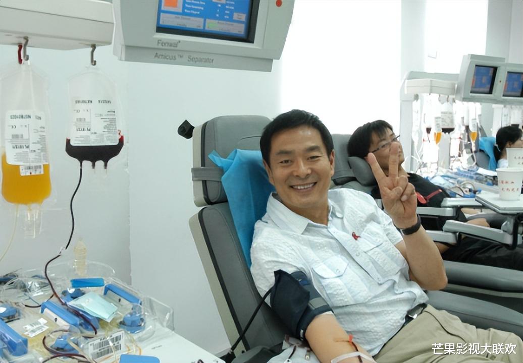 濮存昕：家人相继离世，如今70岁的我不敢老去，还要照顾老母亲