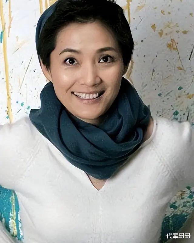 原来她已去世11年了，生前饱受癌症折磨选择离婚，如今前夫带女儿再婚