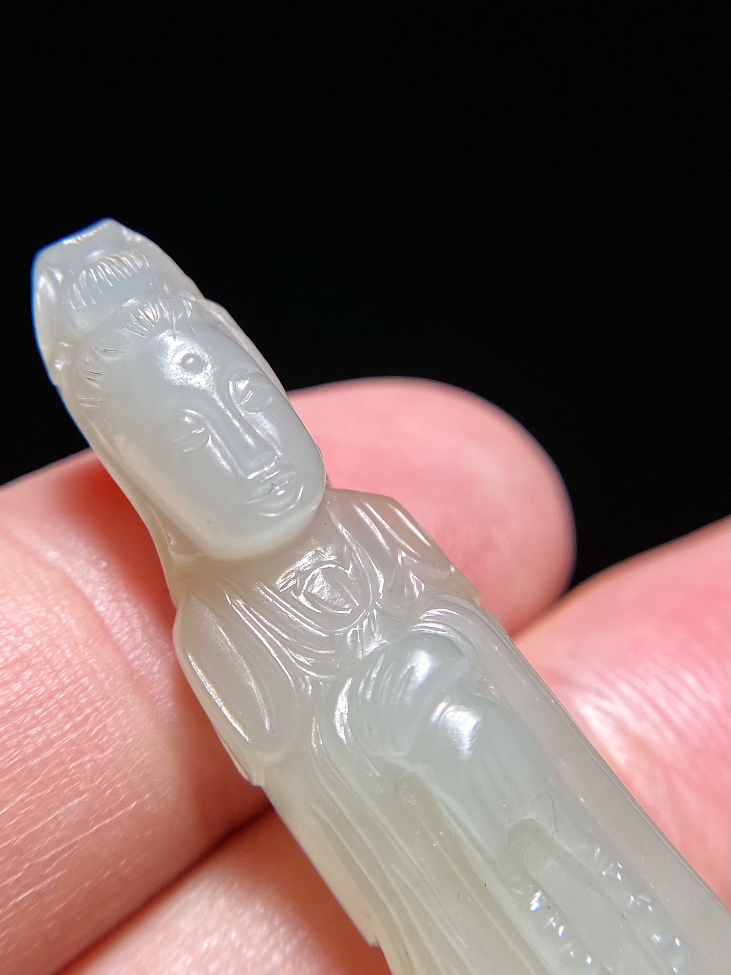 和田玉籽料|清中期 和田玉籽料 白玉留皮 观音菩萨 挂件 挂坠