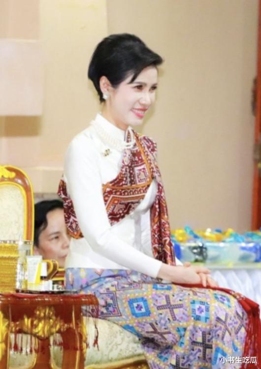 曾经的苏提达被贵妃抢风头，气到皱眉头，如今独占后宫笑容灿烂