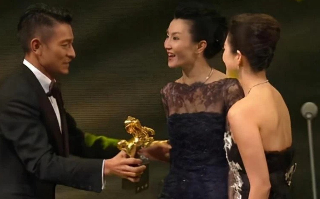 汪峰家庭背景曝光！网友直呼：难怪章子怡铁了心要嫁给他！