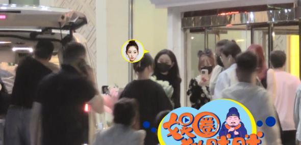 祝绪丹|祝绪丹合作张翰引群嘲在酒店门口被粉丝送花