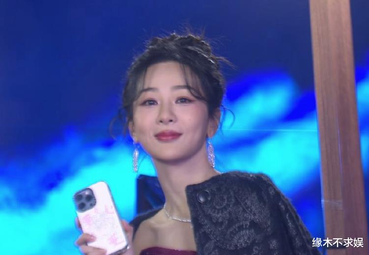 GQ盛典这一夜，杨紫白鹿虞书欣3大“普女”聚首，生图集体翻车！