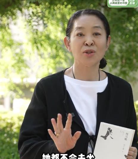 倪萍|64岁倪萍被指撞脸牛魔王,鼻孔外翻相貌改变,网友:是整容失败?