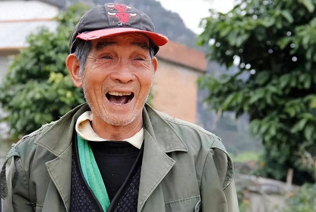 62岁老村医：每天一杯“枸杞水”，乙肝10年未复发