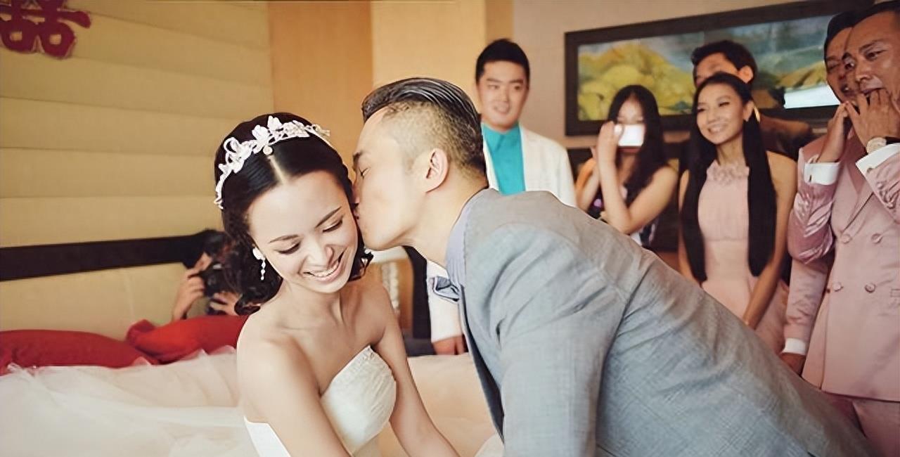 程雷和妻子王萌萌的感情,虽年纪相差18岁,但依旧甜蜜如初