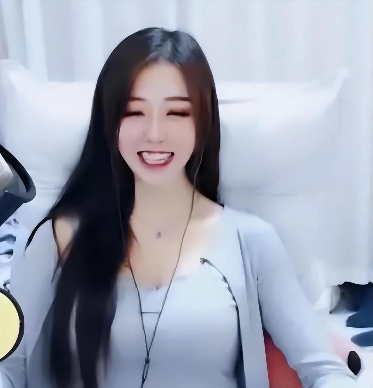 网红特效美颜有多吓人,萝莉变大妈都是小事情。