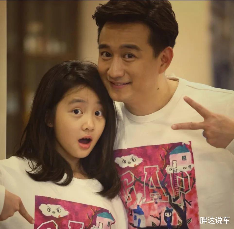 黄忆慈|黄多多喜提“绝望的文盲”称号后道歉，其就读的国际学校惹争议