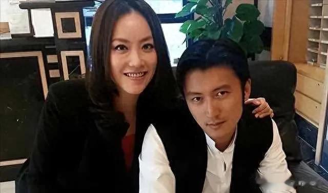 谢霆峰经纪人霍汶希近日宣布：他们要搬离香港，移居内地！