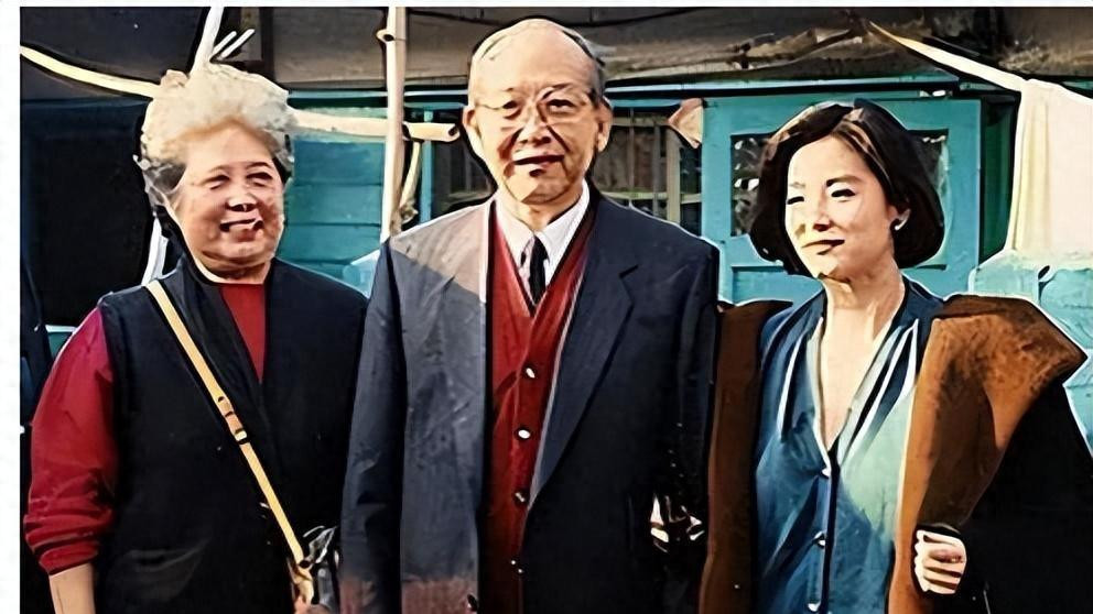 女儿是一线明星，她开豪车住豪宅，晚年却自杀5次最终从12楼跳下