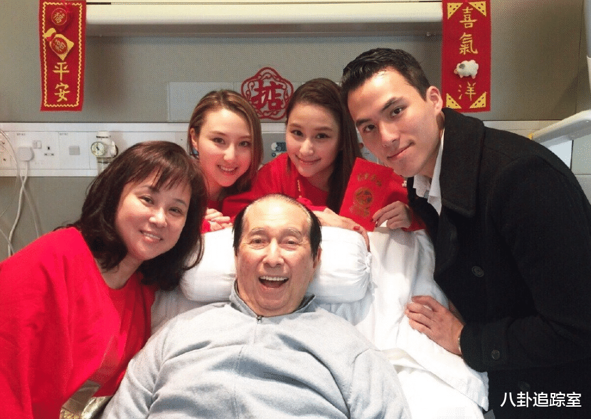 何超莲|何超莲窦骁大婚前合体捞金！男方脖子草莓印显眼，被嘲眼中无真情