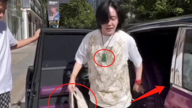 曝网红权星疑与同性结婚，无名指钻戒超吸睛，网友：恋爱观不正确