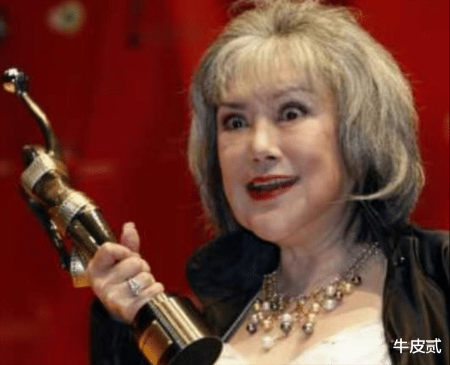 60岁叶童对比69岁赵雅芝,自然老去与医美老去的差距一目了然