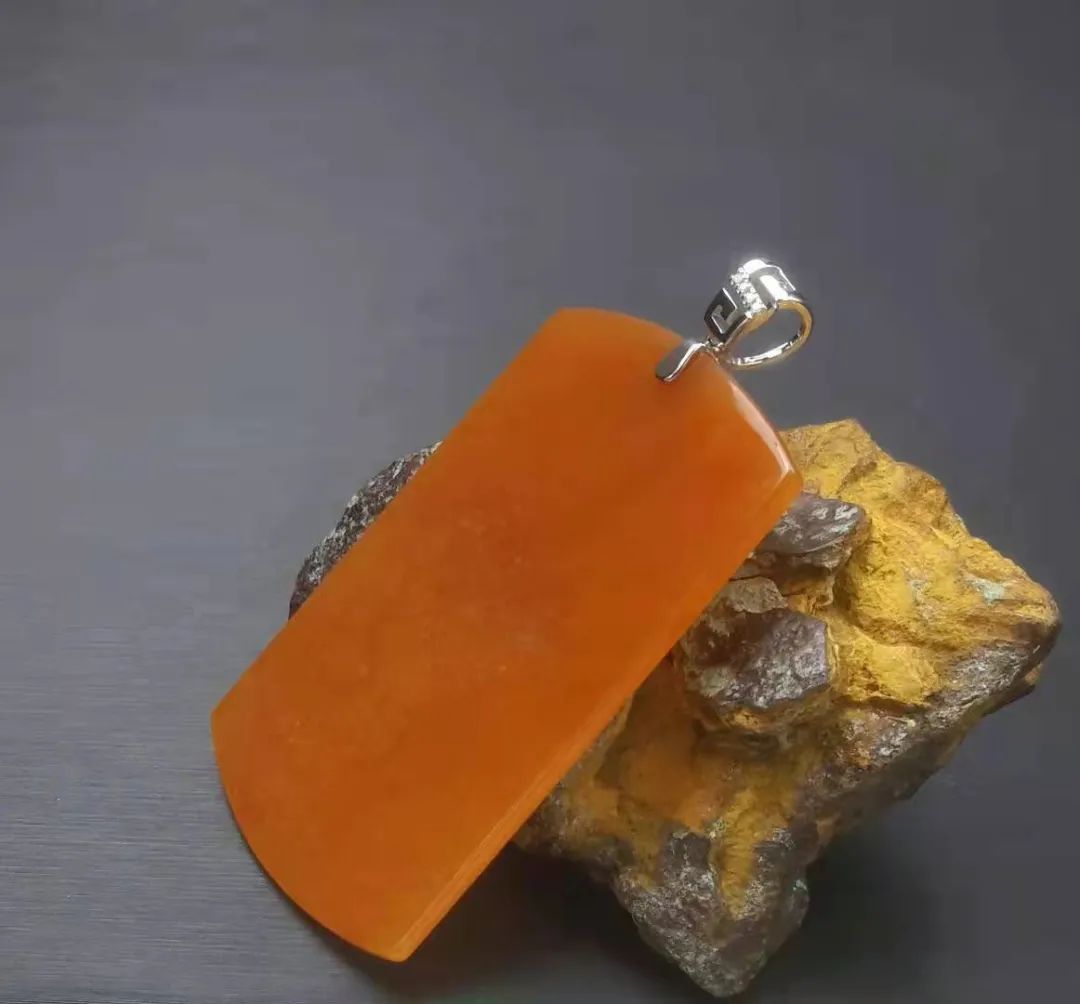 翡翠|翡翠无事牌,凡事留白三分,意蕴悠长!