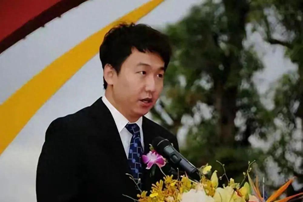 许家印被捕后，最对不起的女人竟然是刘銮雄的太太甘比