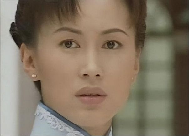 一代女神陨落,被渣男骗光家产,如今61岁落魄街头