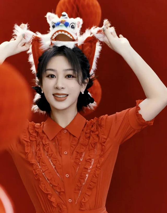 赵丽颖|女星春晚造型珍藏:赵丽颖李沁美艳动人