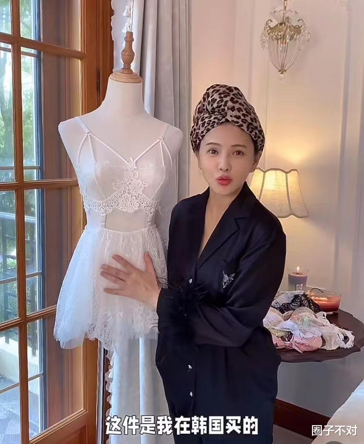 伊能静大方分享内衣藏品，件件价值不菲、如数家珍，评论区亮了