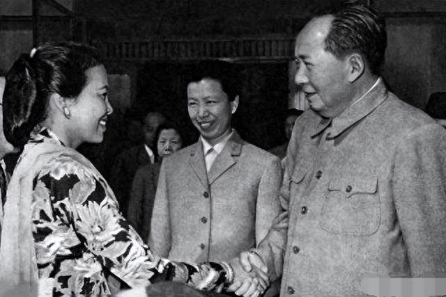 江青罪不可恕,却有三大优点,有一种暗藏心机不简单