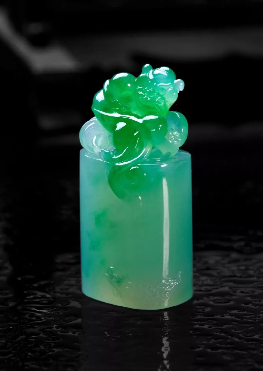 玉雕|为什么现在越来越多人喜欢收藏翡翠印章?