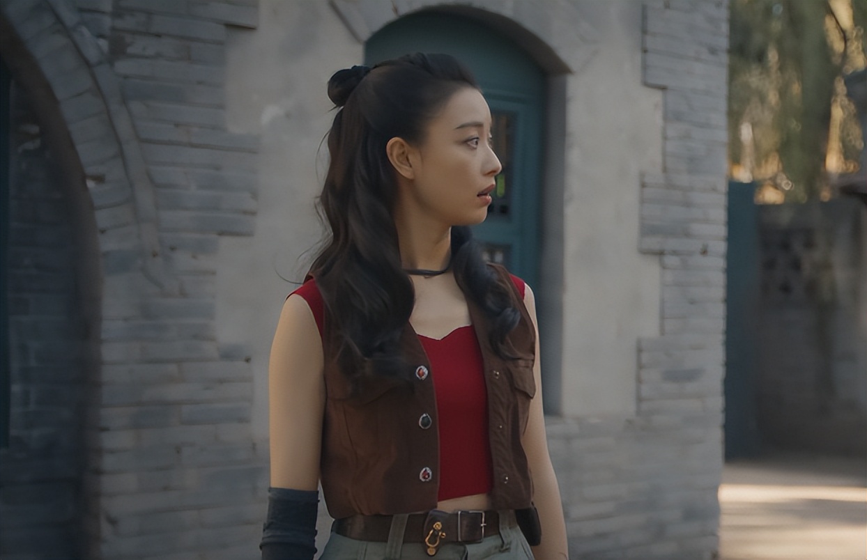 低胸衣、露大腿,《西出玉门》的“摸金校尉”颠覆了网友们的认知