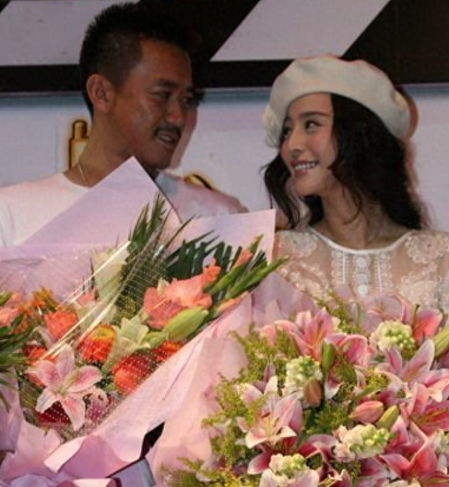 被封杀5年后范冰冰传隐婚!养二婚老公和继子负担太重,拼命捞钱