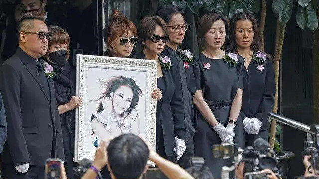 痛心！知名歌手李玟今日葬在武汉，众网友：欢迎武汉姑娘回家