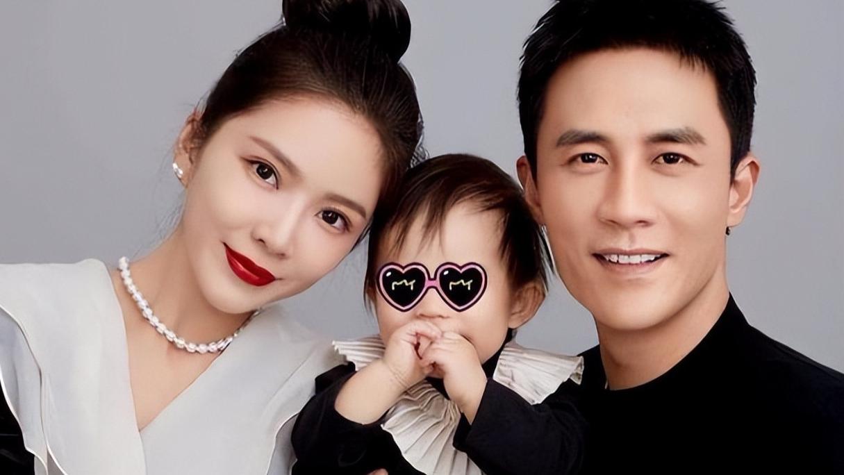 全职带娃有多艰辛？42岁杜淳和妻女定居北京，带娃一天头都大了