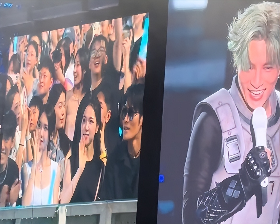 牵手门后,家人陪大杨嫂看演唱会,薛之谦投屏互动,传1个镜头10W