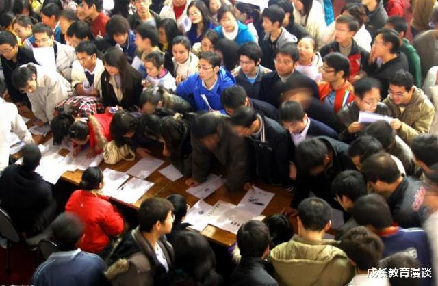 chatgpt|考研失利还继续吗?不想二战也不是非得马上找工作不可