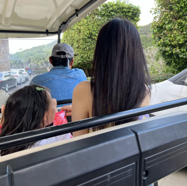 孙怡|孙怡三亚被偶遇,戴百万名表,牛仔裤价值过万,颜值身材皆获赞