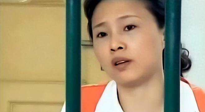 一名女孩宾馆约网友一夜后，脖子上留三道吻痕，要手扶墙才能走