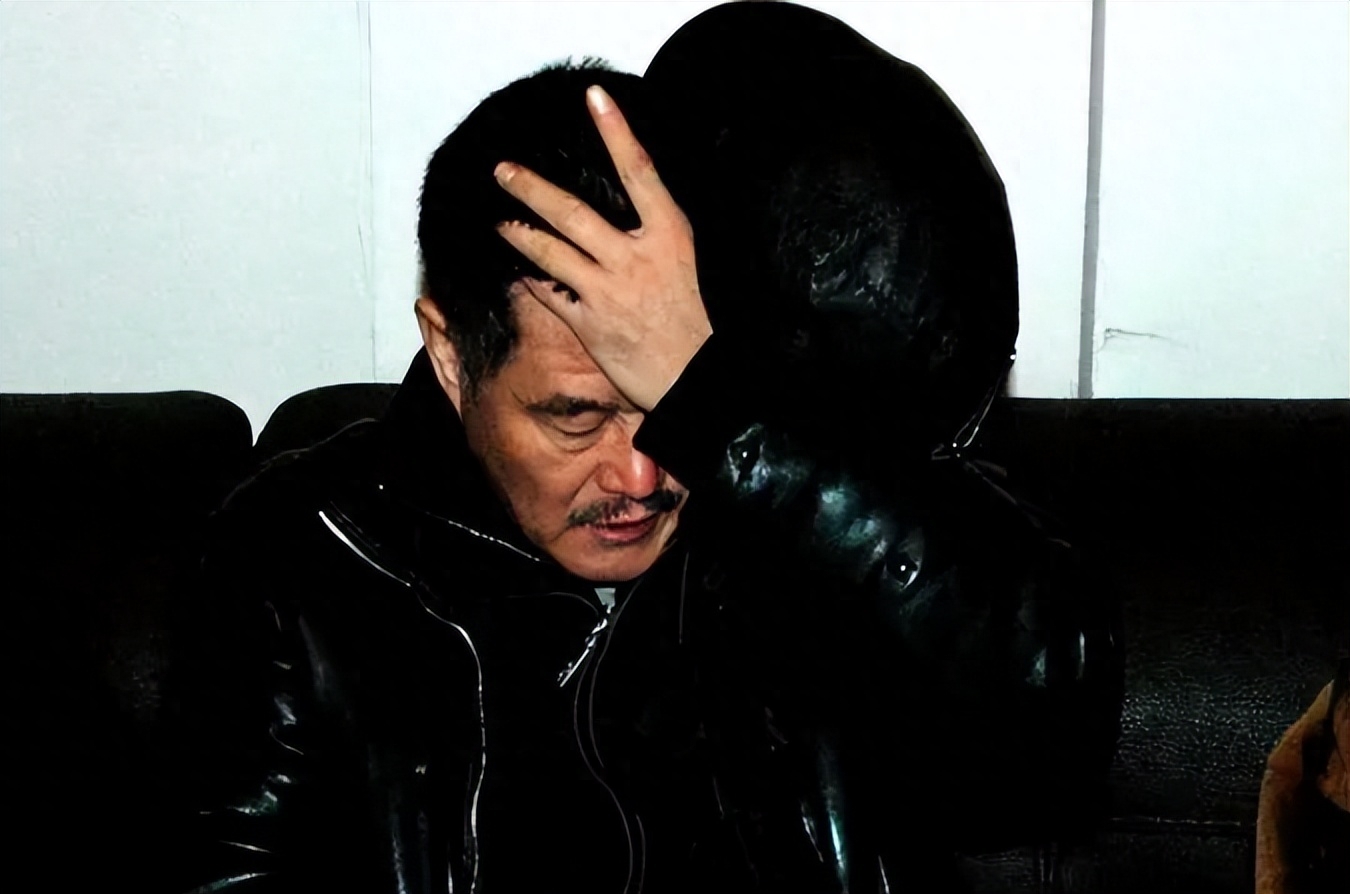 用千万金烟斗，花260万买狗！赵本山儿子：我家的钱十辈子花不完