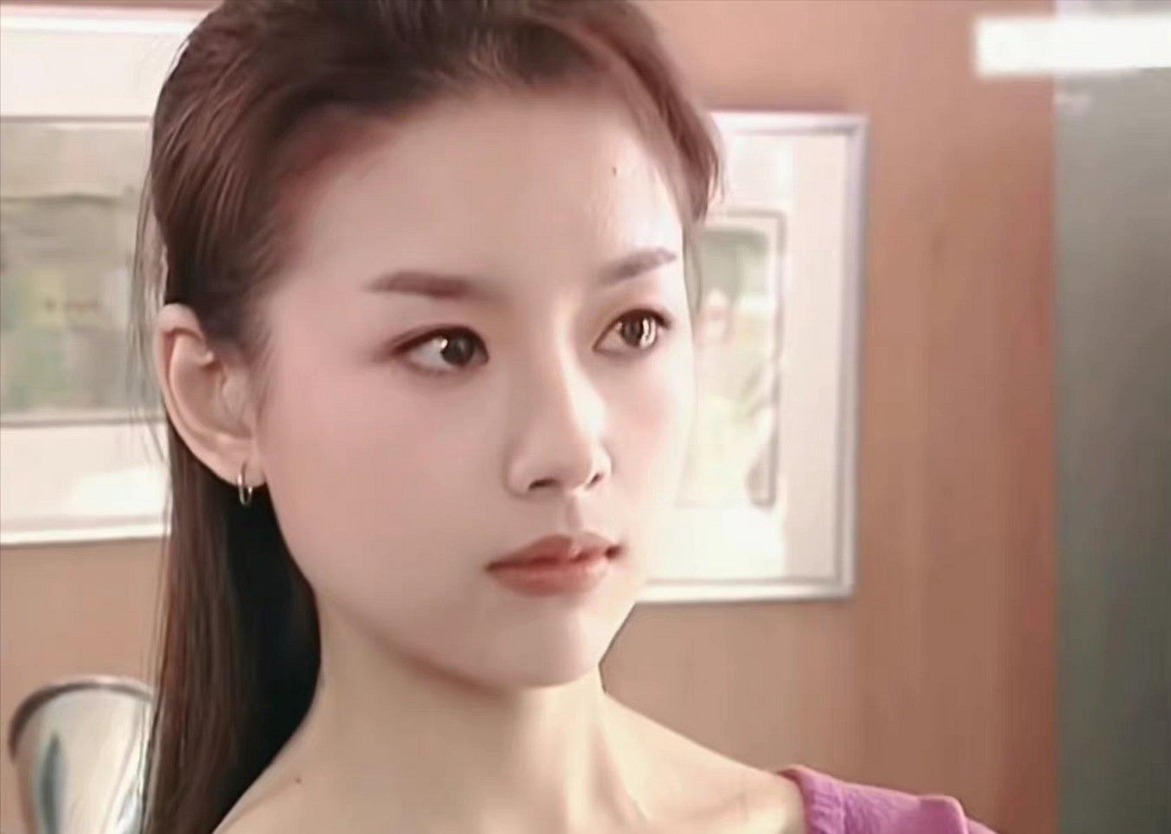 董洁|43岁董洁的直播带货，又给娱乐圈“上了一课”