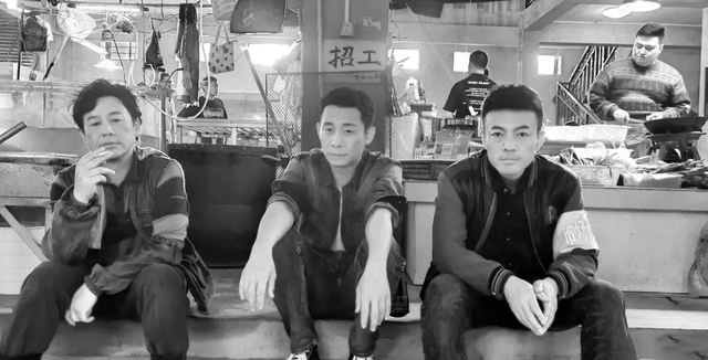 张译|张颂文李健参加庆功宴，张译未参加与剧组彻底闹翻，实体书被除名