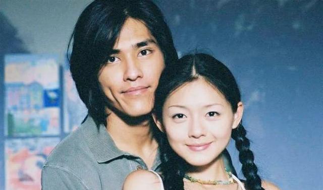 康熙十级患者已笑疯!老实人蓝正龙一语道破,S家的廉价拖鞋之谜