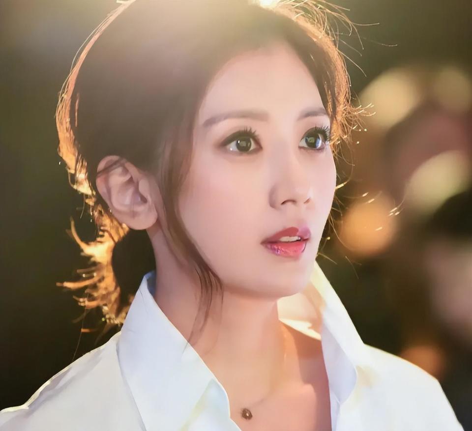 这次,49岁的贾静雯就是“情史太乱”的典型代表