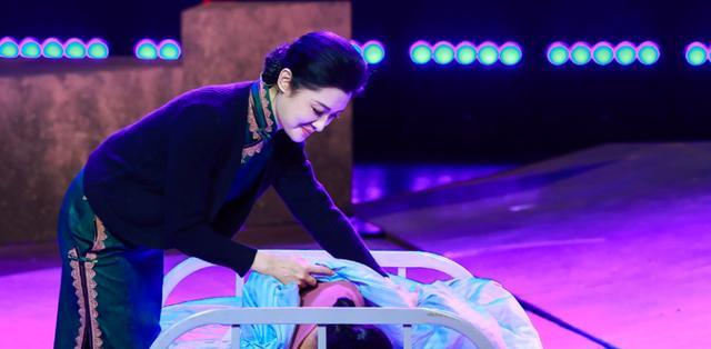 周涛|周涛：在六一晚会上饰演宋庆龄，演技比许晴宋佳等专业演员还传神