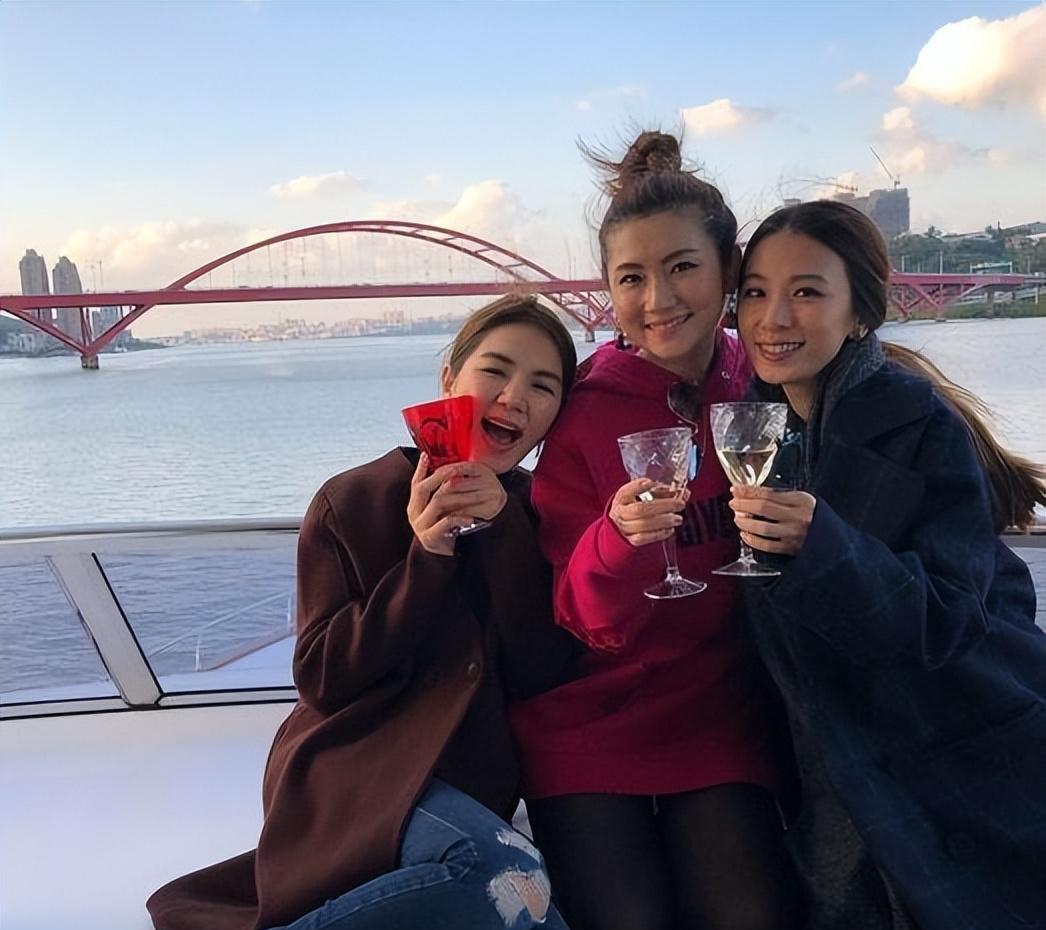 ella|田馥甄“洗白”言论遭炮轰!否认立场问题,网友劝她:该学学Ella