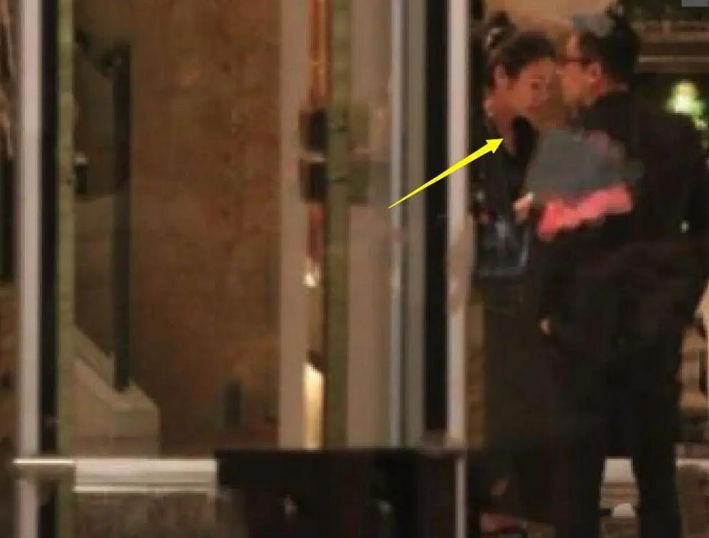 汪小菲|汪小菲疑似新恋情曝光,与女生街头牵手散步,女方漂亮不输大S