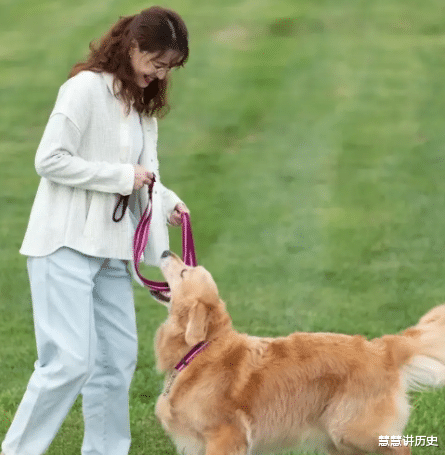 周海媚家世起底!有四个兄弟姐妹,六年前父亲去世,让她悲伤许久