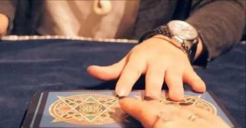 占卜|曝大陆知名男星染X病,去台湾占卜寻就诊地,第一句就让大师尴尬