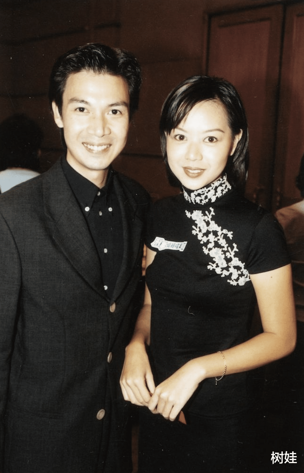 58岁梁荣忠被曝已婚，婚后低调离职电台，曾承诺为钟丽淇终生不娶