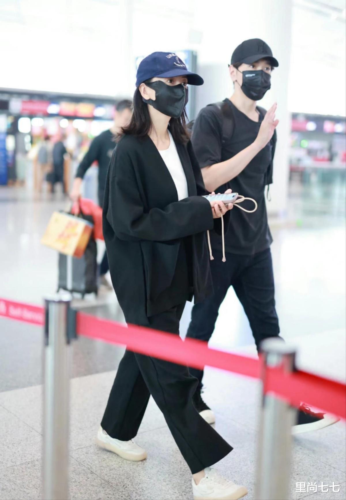 戛纳红毯|高圆圆也扛不住生图了，眼窝凹陷暴露状态，赵又廷陪着似小跟班