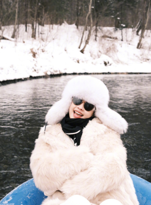 孙怡|孙怡逛街被偶遇,发福明显尖下巴不见,脸蛋肉肉的却无损颜值