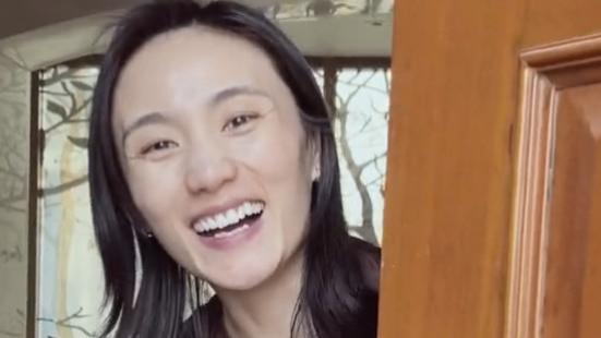 张丰毅|李亚鹏32岁娇妻衰老迅速，眼角5个褶，穿睡裤扭腰发神经，被指不如王菲